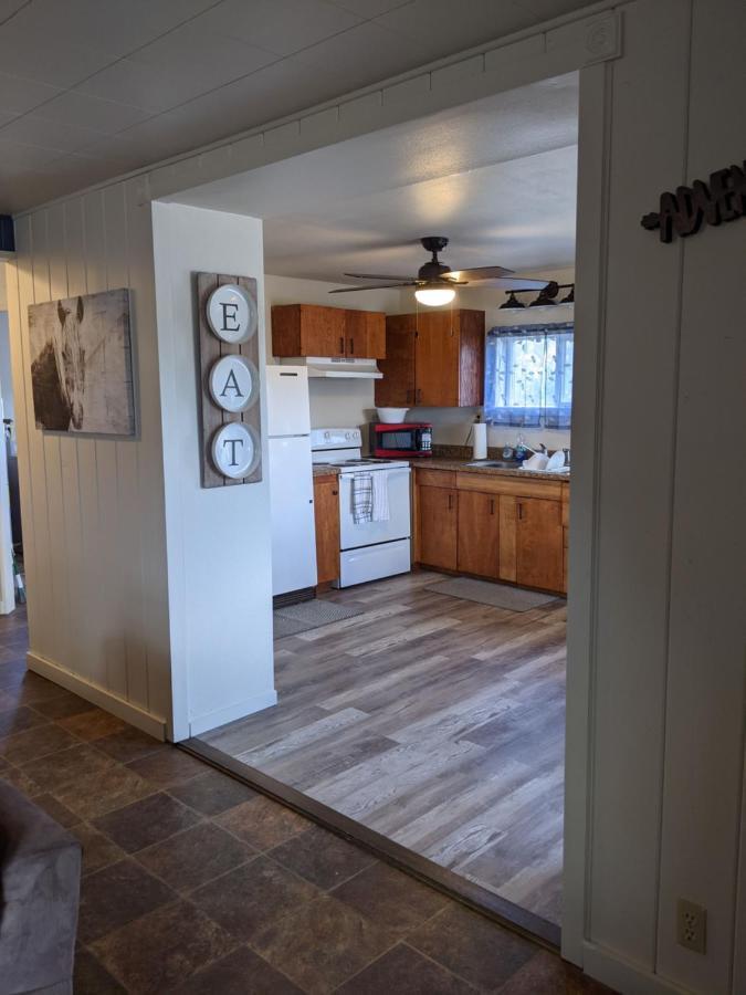 Slackwater Hotel *